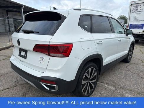 Used 2022 Volkswagen Taos SE w/ Driver Assistance Package FWD image 7