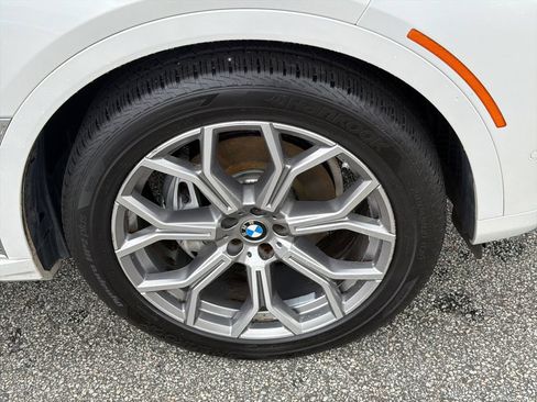 Used 2022 BMW X7 xDrive40i w/ Premium Package AWD/4WD image 12