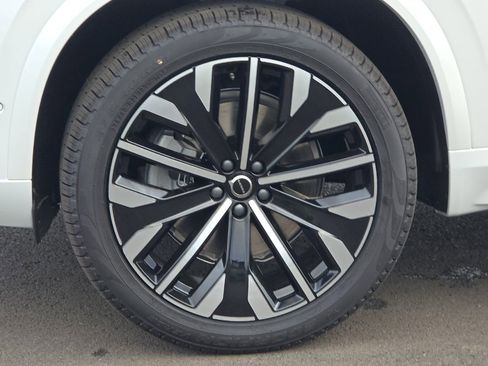 New 2026 Volvo XC90 B5 Plus w/ Protection Package image 25