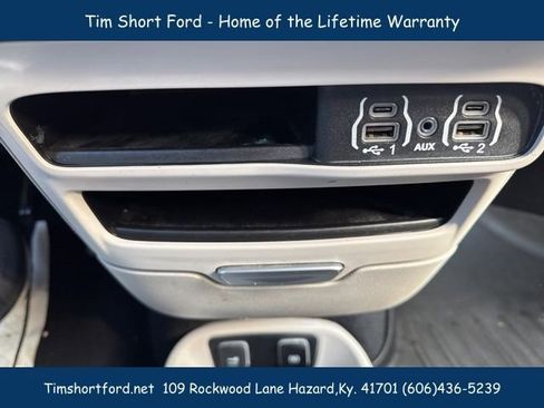 Used 2021 Chrysler Voyager Lxi image 14