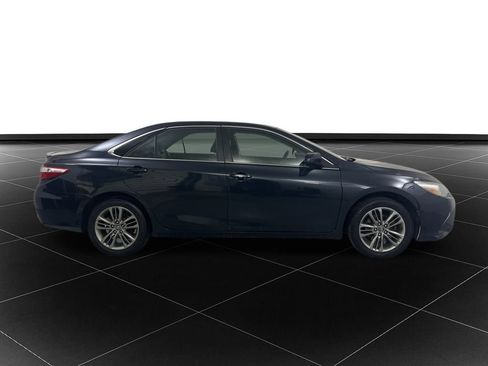 Used 2017 Toyota Camry SE image 6