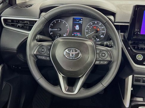 Used 2024 Toyota Corolla Cross LE image 35