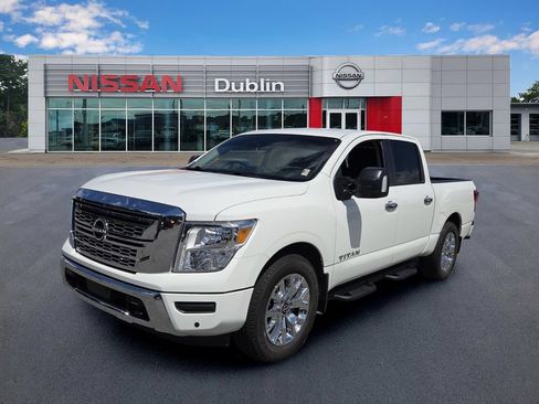 Used 2024 Nissan Titan SV w/ SV Convenience Package RWD image 1