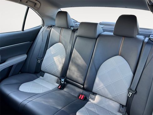 Used 2019 Toyota Camry XLE image 13