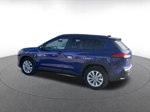 Used 2025 Toyota Corolla Cross LE image 10