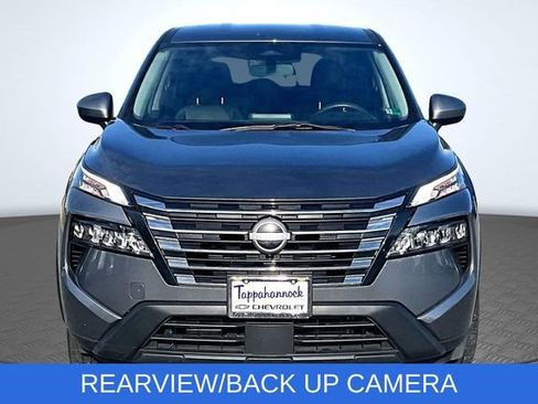 Used 2024 Nissan Rogue SV image 2