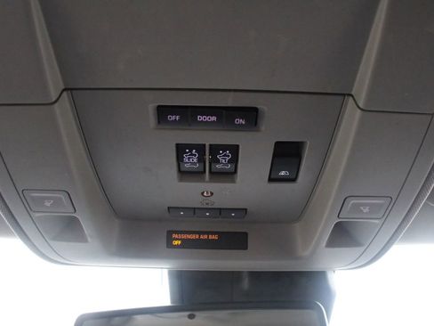 Used 2018 Chevrolet Silverado 1500 High Country image 25