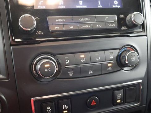 Used 2023 Nissan Titan SV AWD/4WD image 18