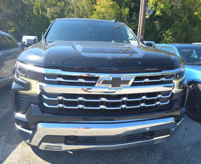 Used 2024 Chevrolet Silverado 1500 LTZ w/ LTZ Premium Package AWD/4WD image 8