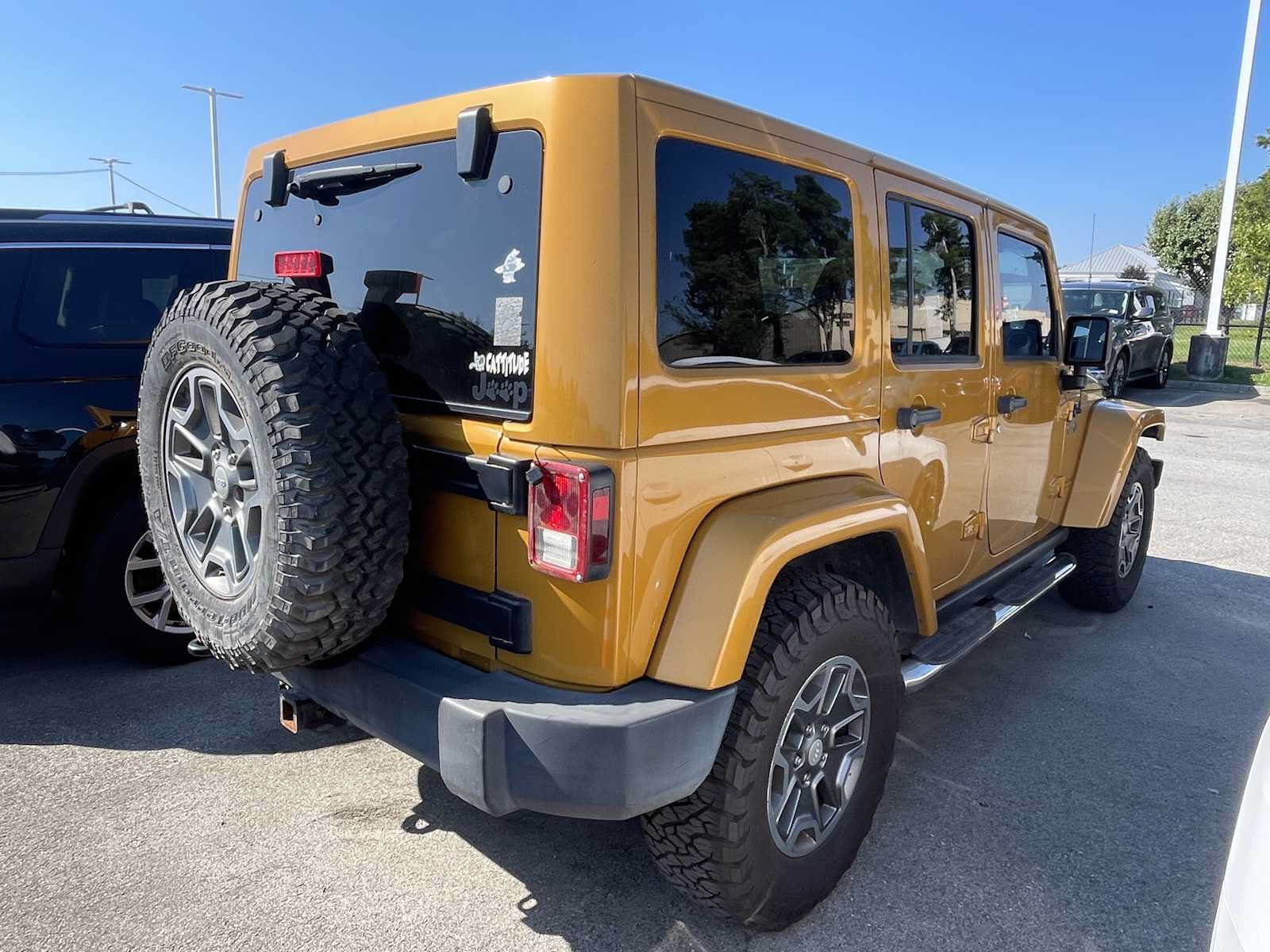 Used 2014 Jeep Wrangler Unlimited Rubicon w/ Connectivity Group AWD/4WD image 6