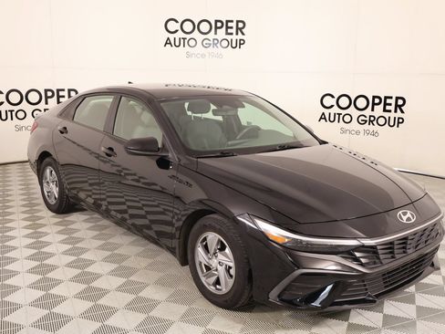 Used 2024 Hyundai Elantra SE FWD image 1