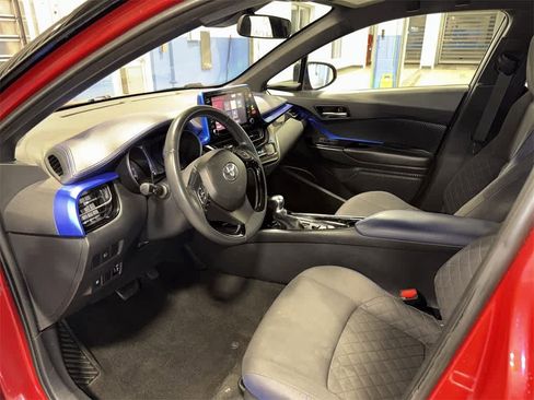 Used 2020 Toyota C-HR XLE image 26