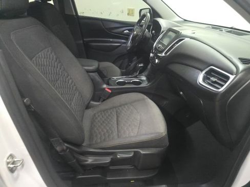 Used 2018 Chevrolet Equinox LT image 3