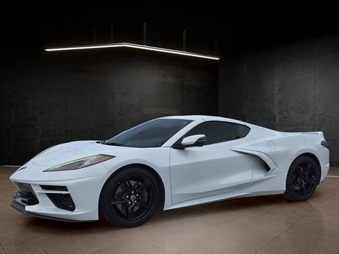 Used 2022 Chevrolet Corvette Stingray Premium Cpe w/ Z51 Performance Package RWD image 3