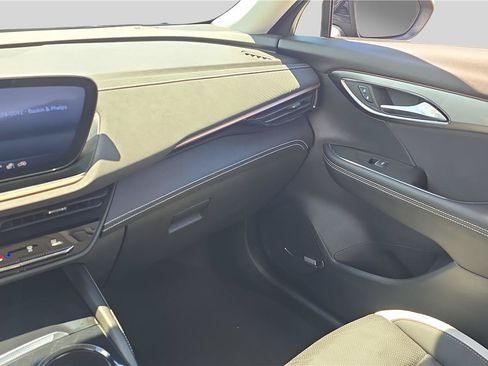 Used 2024 Buick Envision Sport Touring AWD/4WD image 23