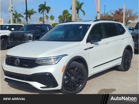 Used 2022 Volkswagen Tiguan SE R-Line FWD image 1