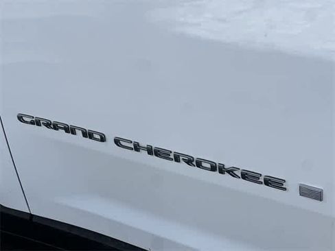 Used 2023 Jeep Grand Cherokee Limited image 19