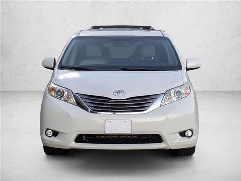 Used 2015 Toyota Sienna XLE image 2