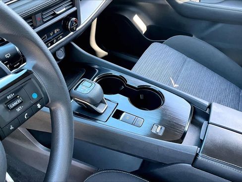 Certified 2023 Nissan Rogue SV FWD image 15
