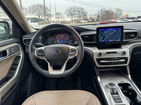 Used 2022 Ford Explorer XLT w/ Equipment Group 202A image 13