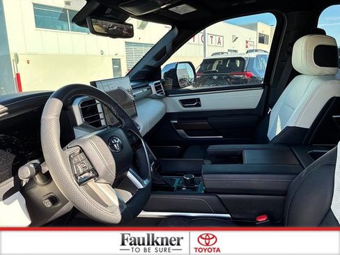 Used 2025 Toyota Sequoia Capstone AWD/4WD image 30