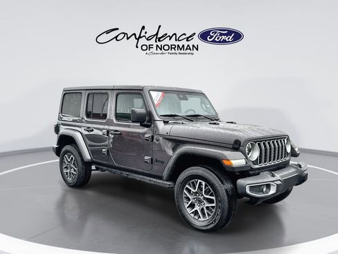 Used 2025 Jeep Wrangler Unlimited Sahara AWD/4WD image 11