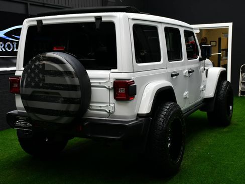Used 2018 Jeep Wrangler Unlimited Sahara AWD/4WD image 4