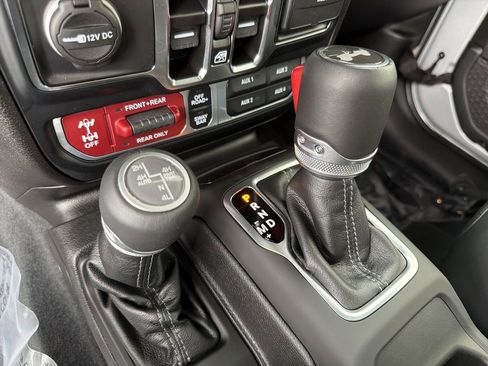 Used 2024 Jeep Wrangler Unlimited Rubicon 4xe image 28