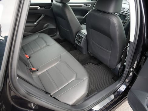 Used 2018 Volkswagen Passat 2.0T SE FWD image 22