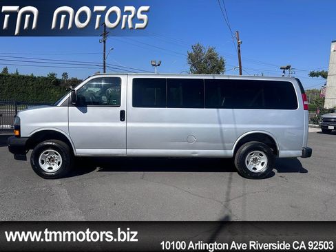 Used 2019 Chevrolet Express 3500 LS RWD image 3