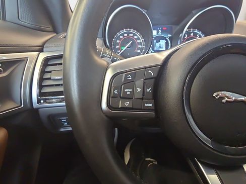 Used 2020 Jaguar F-TYPE Coupe RWD image 18