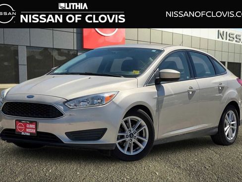 Used 2018 Ford Focus SE FWD image 1
