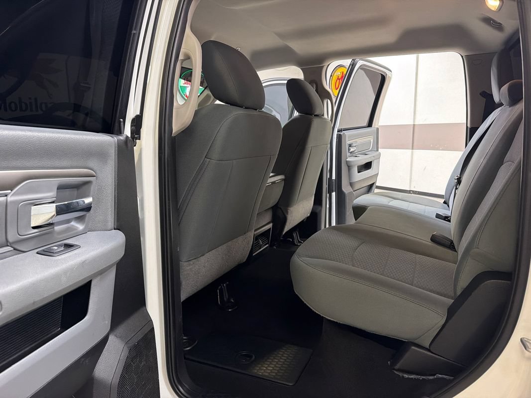 Used 2018 RAM 3500 SLT AWD/4WD image 32