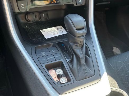 Used 2021 Toyota RAV4 XLE image 12