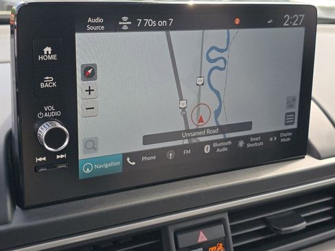Used 2025 Honda Pilot Touring image 4