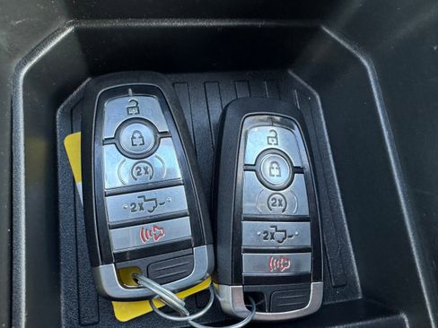 Used 2022 Ford F350 Platinum w/ FX4 Off-Road Package image 32