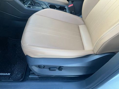 Used 2023 Volkswagen Tiguan SE w/ Panoramic Sunroof Package AWD/4WD image 13