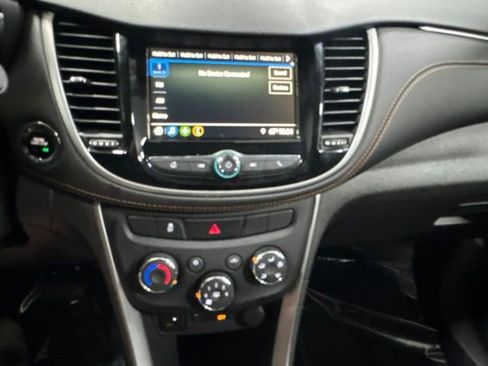 Used 2019 Chevrolet Trax LT w/ LT Convenience Package FWD image 16