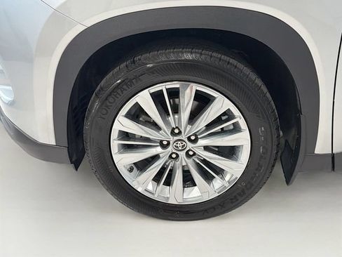 Used 2024 Toyota Grand Highlander AWD image 26