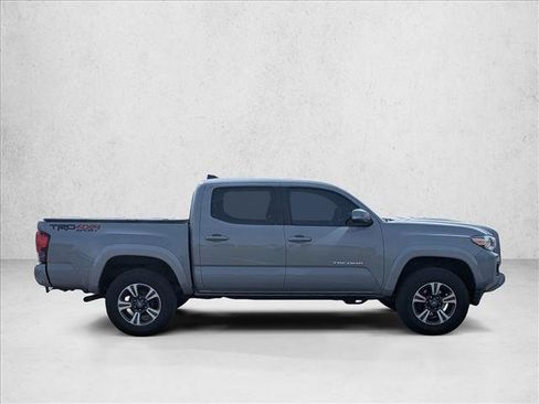 Used 2019 Toyota Tacoma TRD Sport AWD/4WD image 4