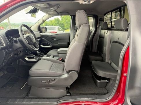 Used 2025 Nissan Frontier SV w/ SV Convenience Package AWD/4WD image 6