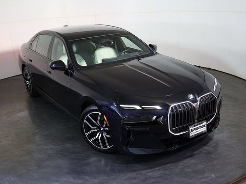 Used 2023 BMW 760i xDrive AWD/4WD image 7
