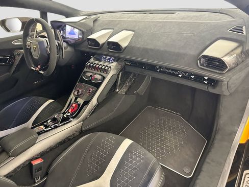 Used 2018 Lamborghini Huracan Performante image 30