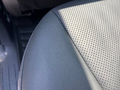 Used 2025 Toyota Grand Highlander AWD image 16