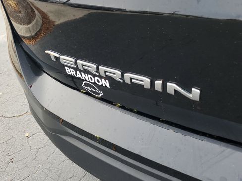 Used 2024 GMC Terrain SLE image 8