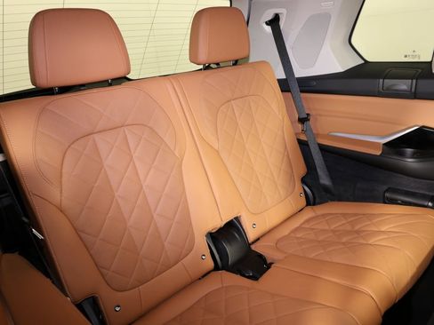 Used 2023 BMW X7 xDrive40i w/ Executive Package image 45