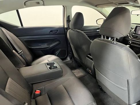 Used 2024 Nissan Altima 2.5 SV FWD image 14