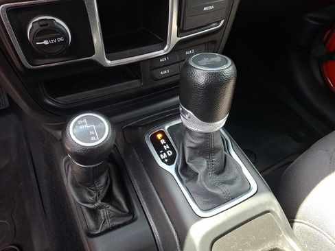 Certified 2022 Jeep Wrangler Sport AWD/4WD image 14