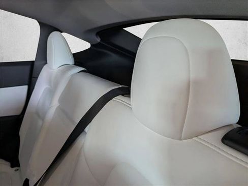 Used 2021 Tesla Model Y Long Range image 15