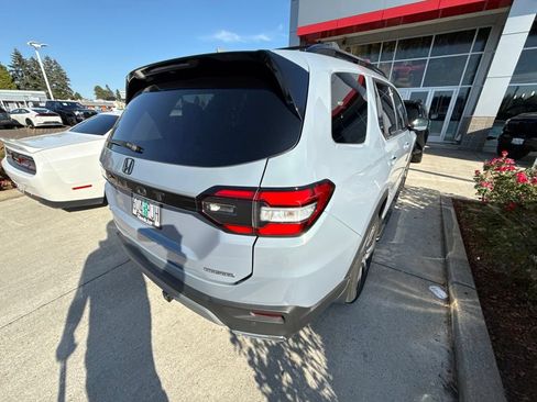 Used 2023 Honda Pilot Touring image 5